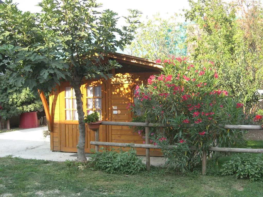 ファームステイ Agriturismo Ae Noseare トッリ・ディ・クアルテゾーロ